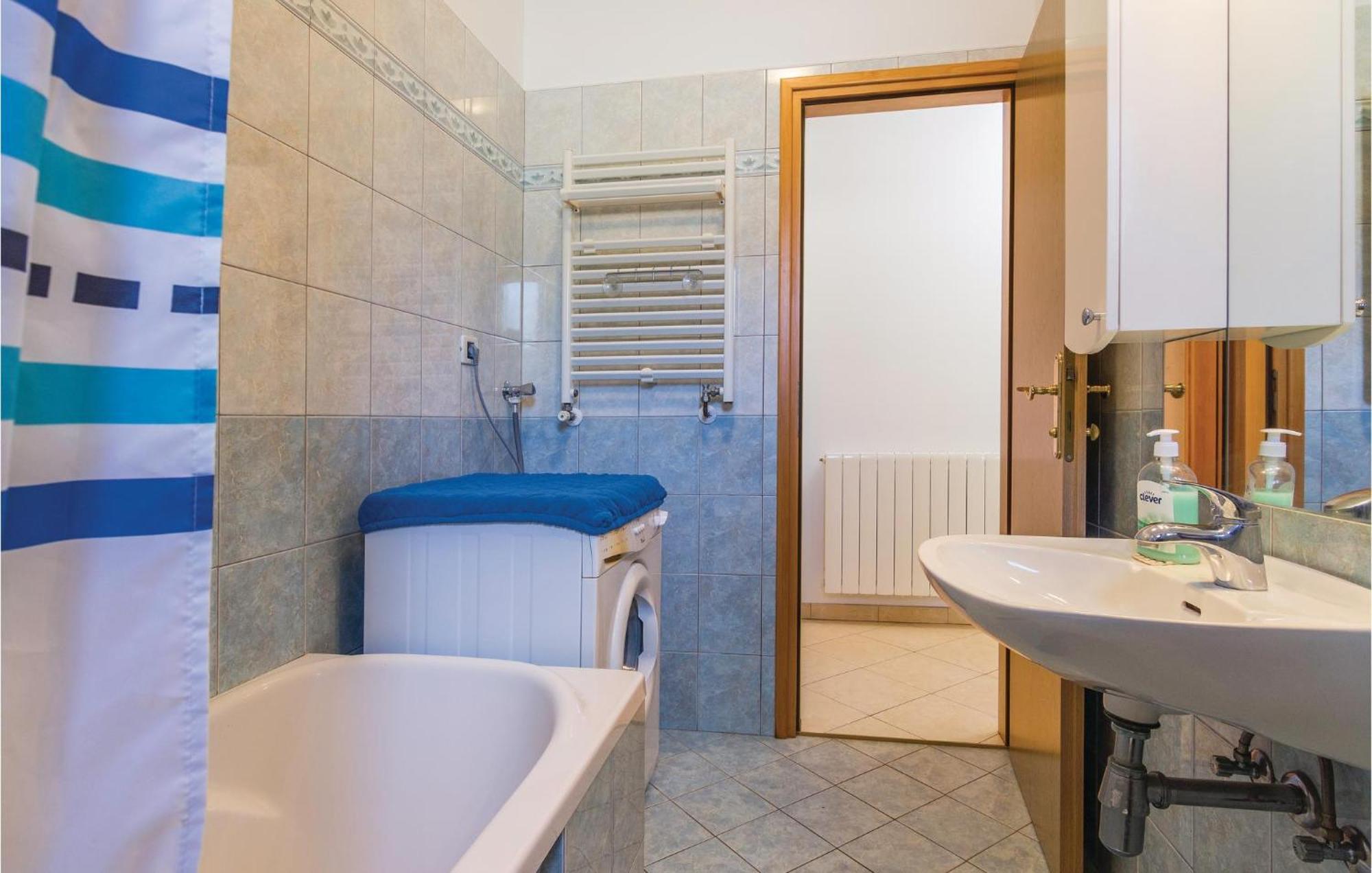 Beautiful Apartment In Porec With Kitchen Luaran gambar