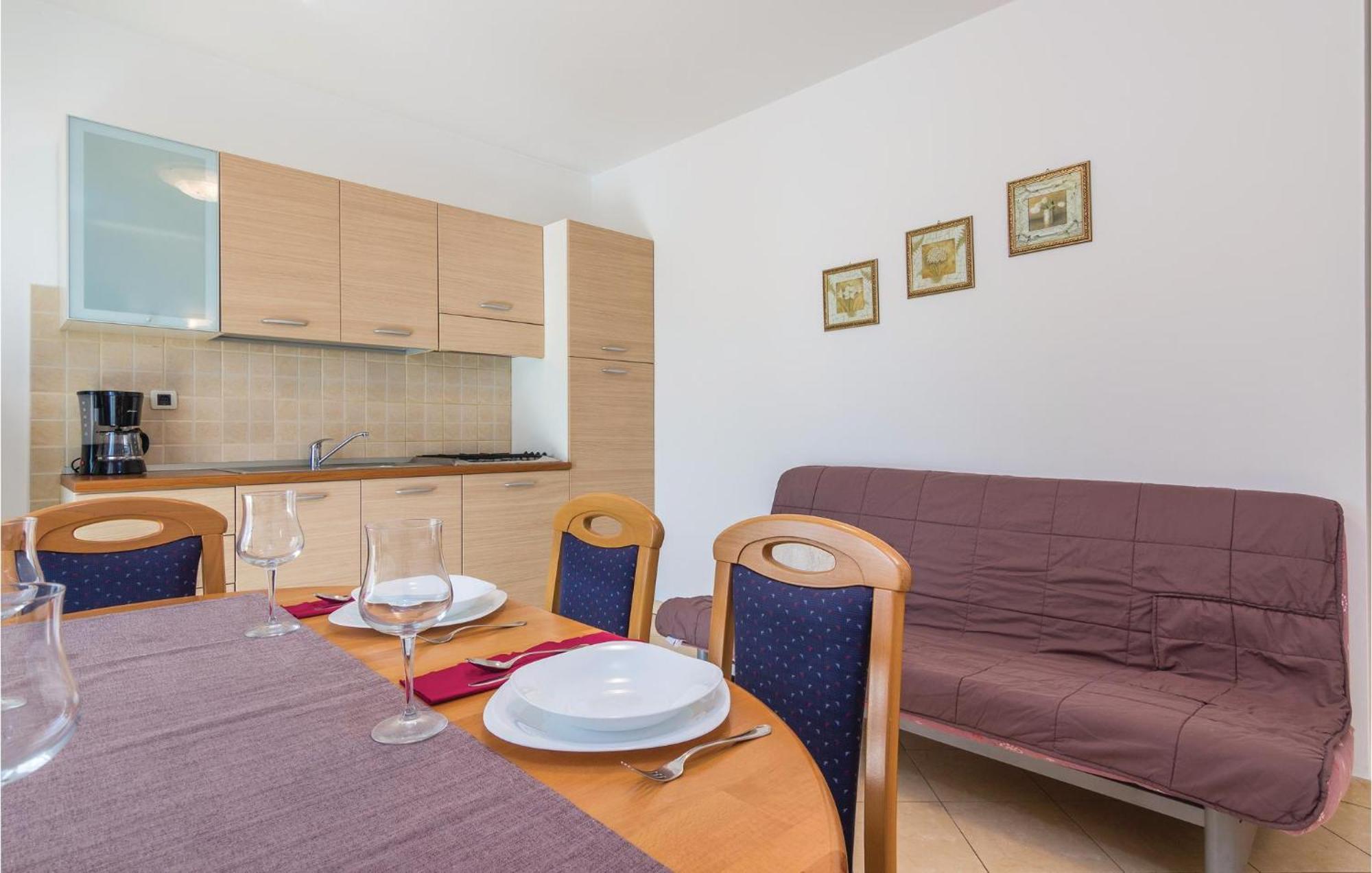 Beautiful Apartment In Porec With Kitchen Luaran gambar