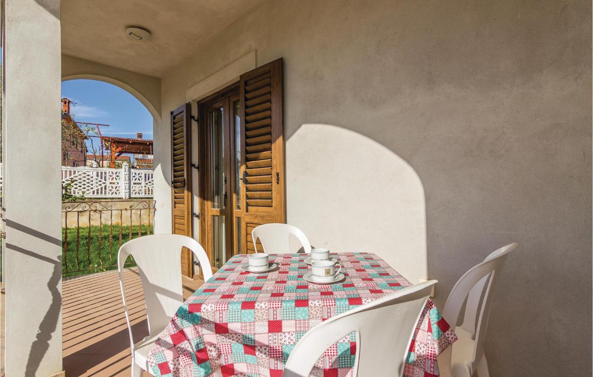 Beautiful Apartment In Porec With Kitchen Luaran gambar