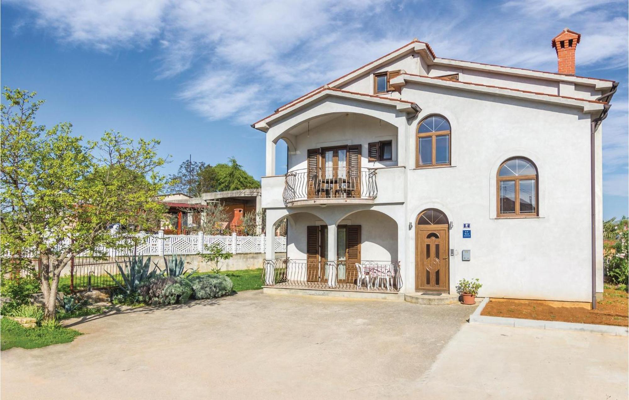 Beautiful Apartment In Porec With Kitchen Luaran gambar